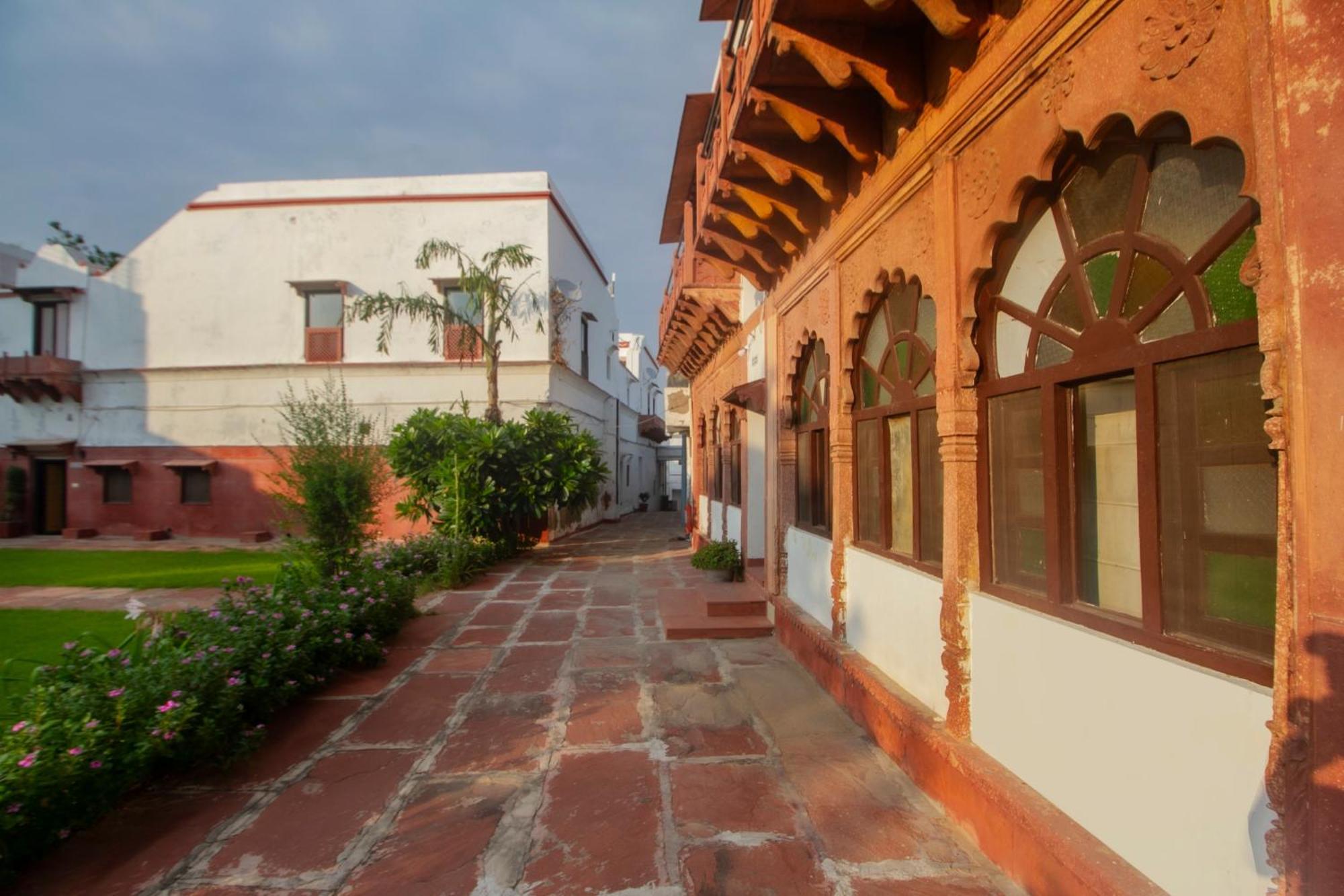 Amritara Chandra Mahal Haveli, Bharatpur Exterior photo